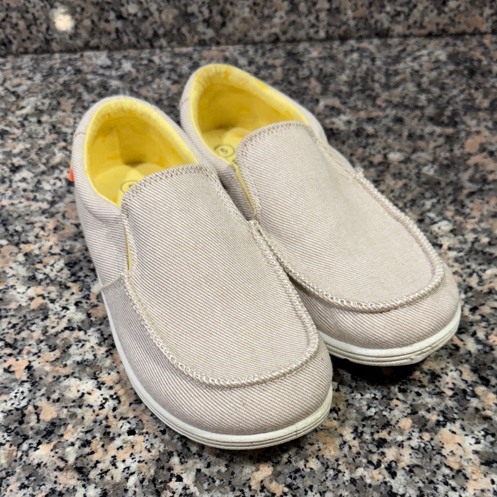 Boys Cat & Jack slip on shoes, size 5 youth